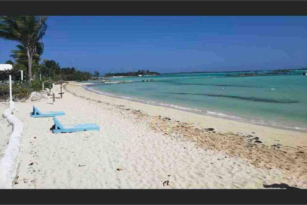 Beautiful Villa Just Steps Away From The Beach! George Town Ngoại thất bức ảnh