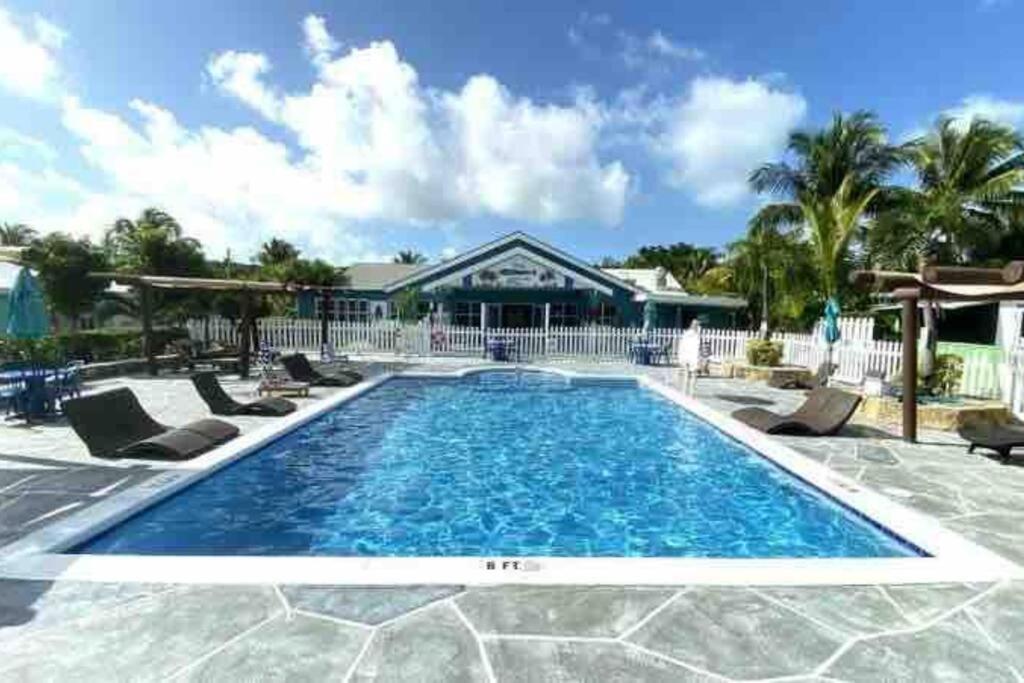 Beautiful Villa Just Steps Away From The Beach! George Town Ngoại thất bức ảnh