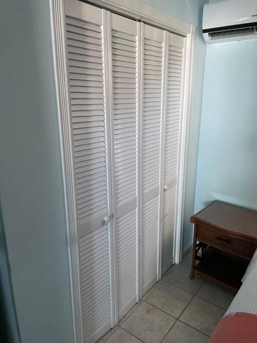 Beautiful Villa Just Steps Away From The Beach! George Town Ngoại thất bức ảnh